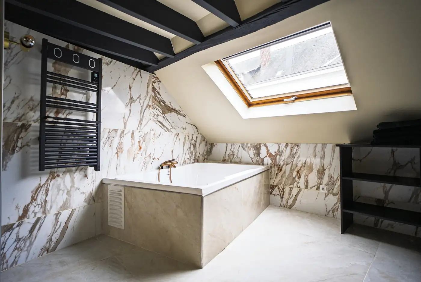 Marble Room – Spa loft with private sauna and spa bath